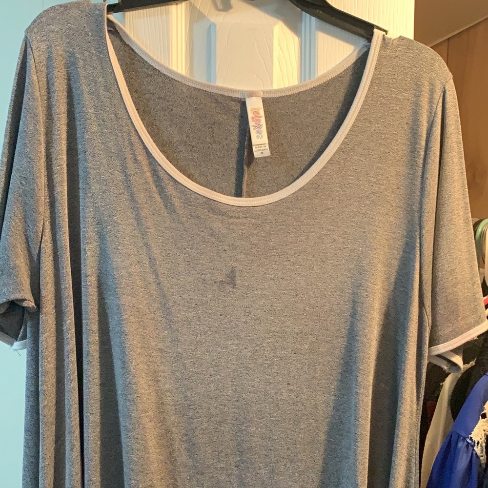Medium Lularoe Perfect Tee